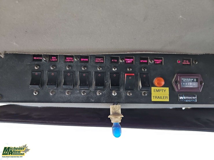 2004-freightliner-fl80-image-36