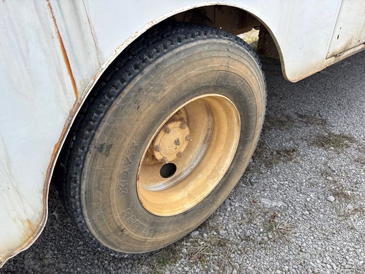 #31721-•-1989-mack-r690t-single-axle-fuel-truck-image-34