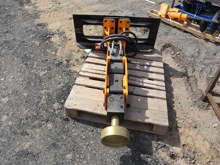 future-skid-steer-post-driver-image-3