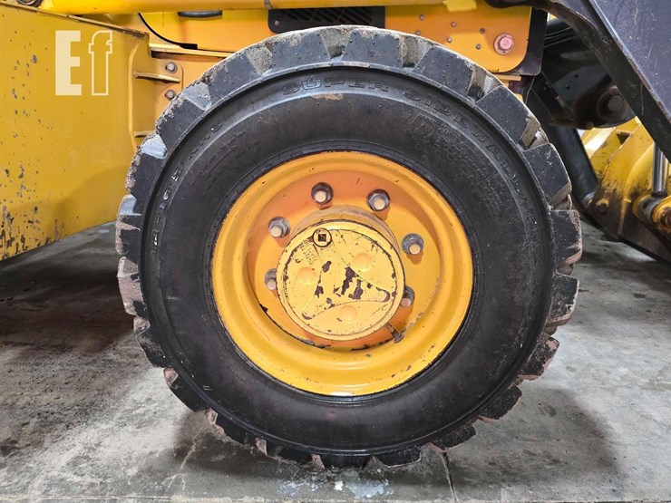 2013-deere-310k-image-30