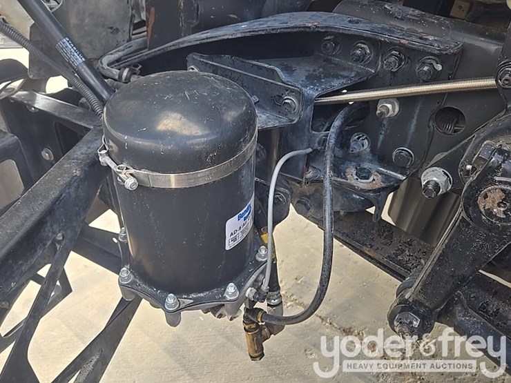 2011-freightliner-cascadia-125-image-61