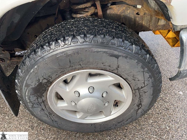 2010-ford-cargo-image-20