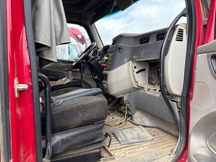 2018-peterbilt-579-image-3