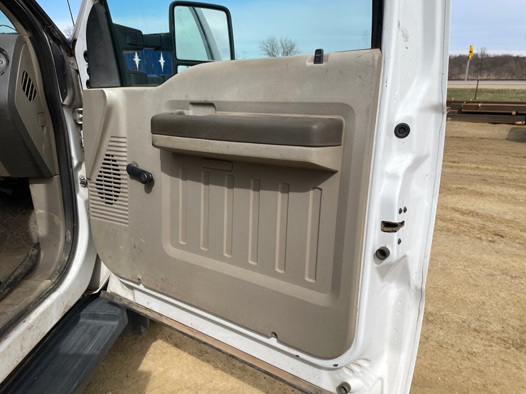 2008-ford-f550-image-37