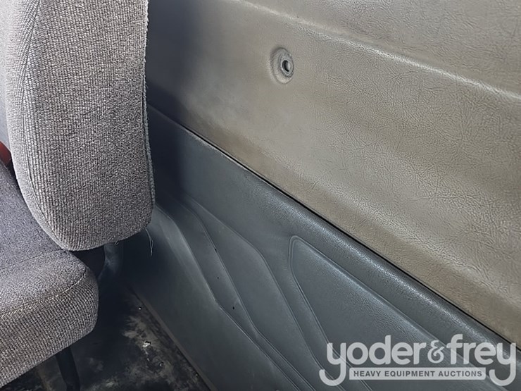 2012-freightliner-cascadia-125-image-93