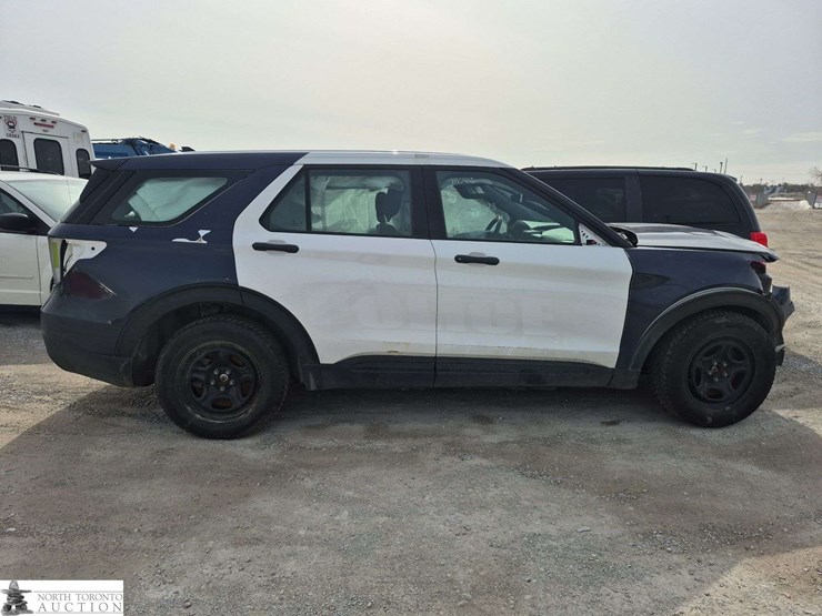 2023-ford-explorer-image-4