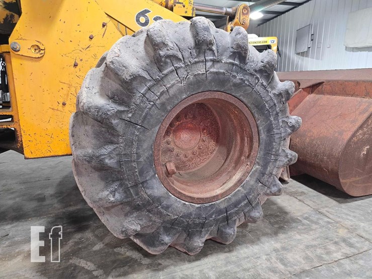 1990-deere-624e-image-23