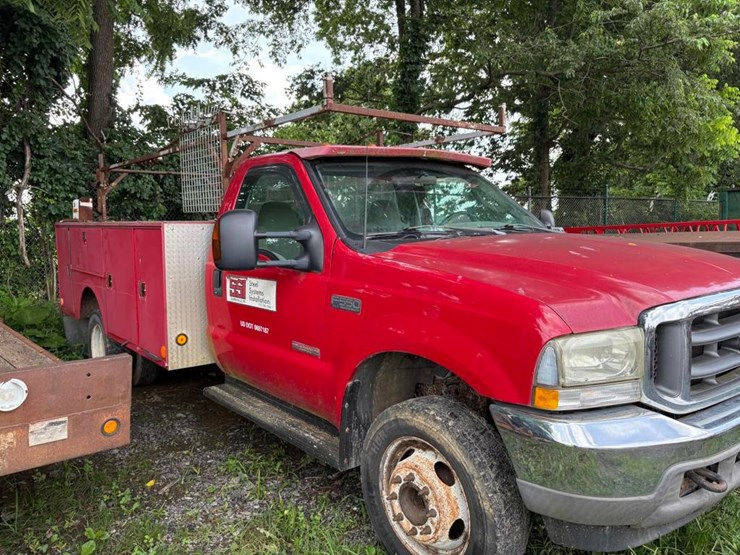 2003-ford-f550-image-1