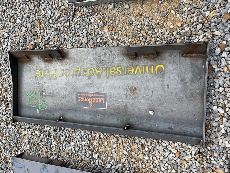 land-honor-skid-steer-universal-adapter-plate-image-2