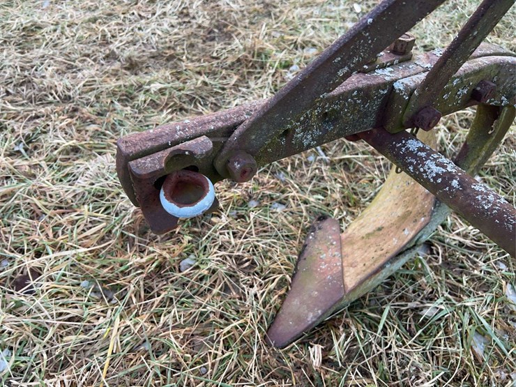 ferguson-12-oa-28-two-bottom-plow-image-5