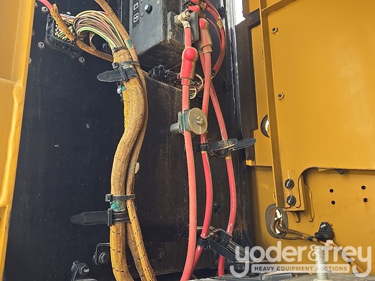 2017-caterpillar-336fl-image-43