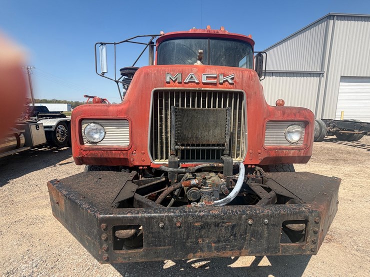 #31932-•-1986-mack-dm6-tandem-axle-concrete-truck-image-20