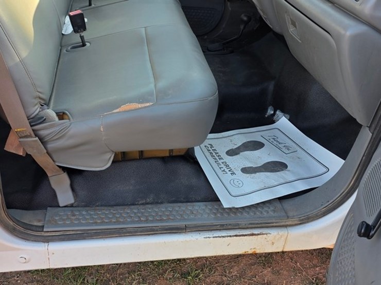 2004-ford-f350-image-38