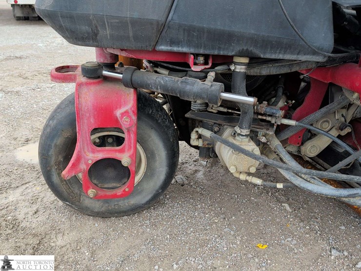 2013-toro-groundsmaster-3320-image-22