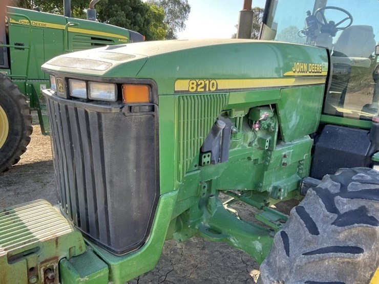 john-deere-8210-image-11