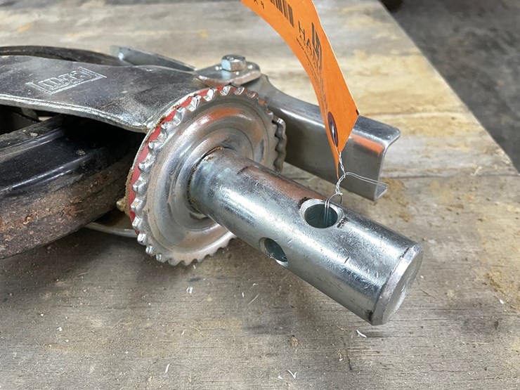 #3945-•-(4)-8"-cbw-caster-wheels-image-4