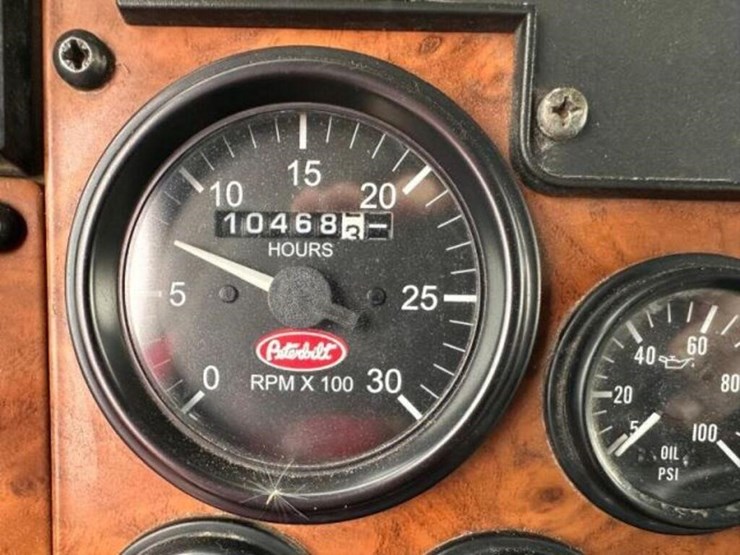 2008-peterbilt-335-image-23