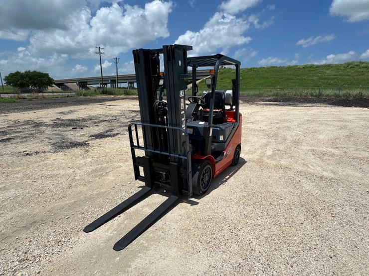 heli-5k-forklift-image-1