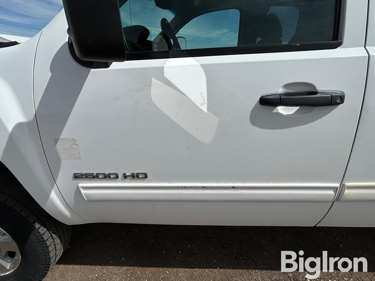 2011-chevrolet-silverado-2500-lt-image-15