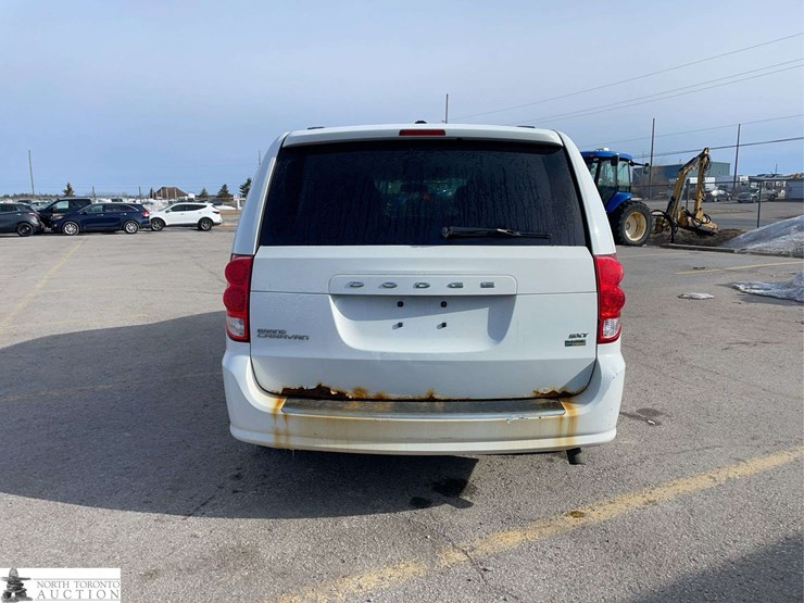 2014-dodge-grand-caravan-sxt-image-6