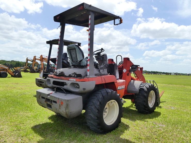 2012-kubota-r520s-image-3
