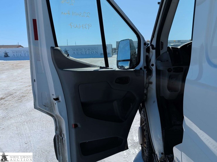 2016-ford-transit-image-11