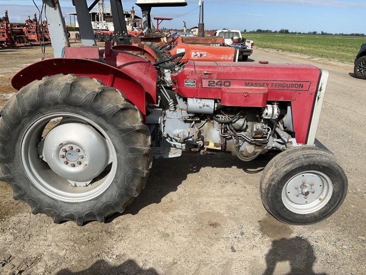 massey-ferguson-240-image-2