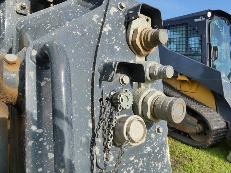 2022-deere-317g-image-12