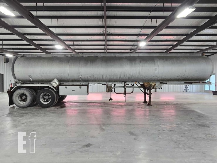 1974-trailmobile-tanker-image-6