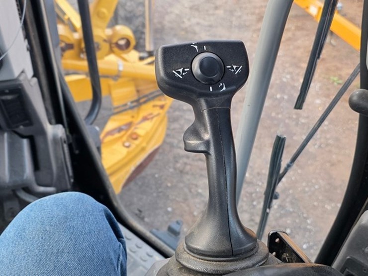 2020-caterpillar-140-image-75