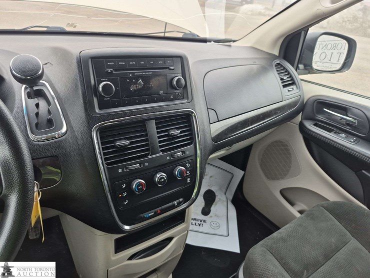 2015-dodge-grand-caravan-sxt-image-13