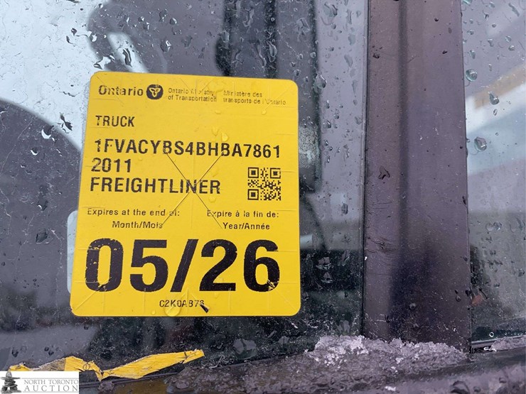 2011-freightliner-m2-106-image-48