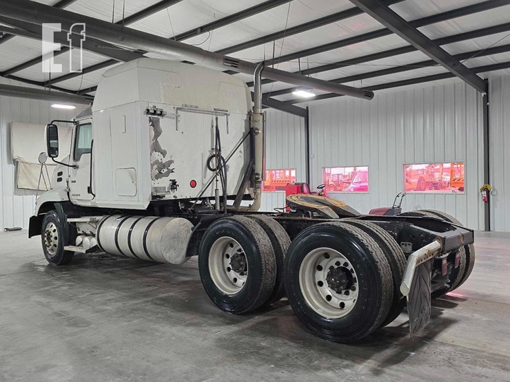 2010-mack-pinnacle-cxu613-image-4