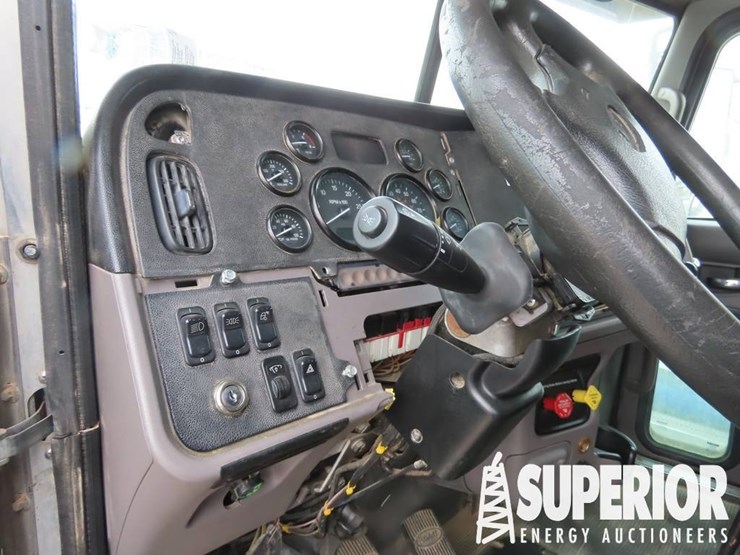 2013-peterbilt-365-image-6