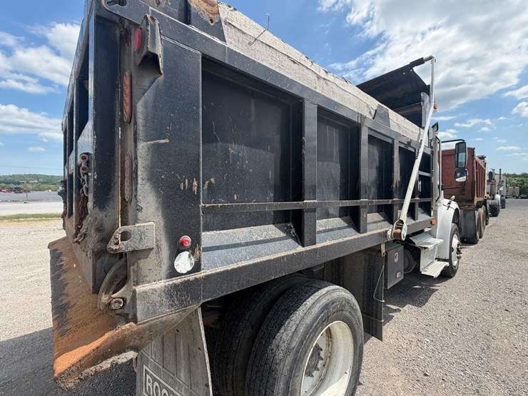 2020-freightliner-m2-106-image-22