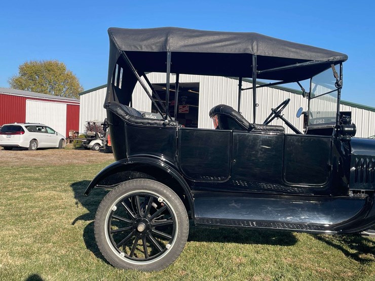 1917-model-t-touring-image-32
