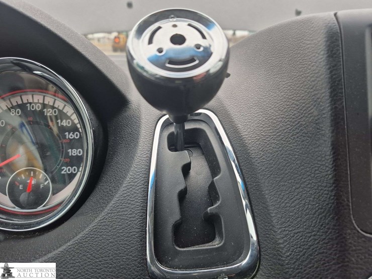 2017-dodge-grand-caravan-sxt-image-20