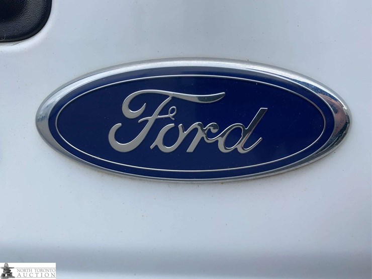 2009-ford-cargo-image-23