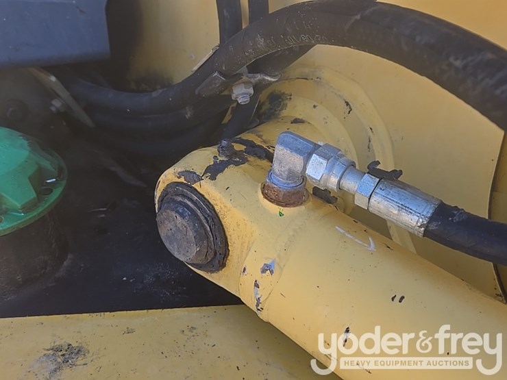 2010-deere-310sj-image-34