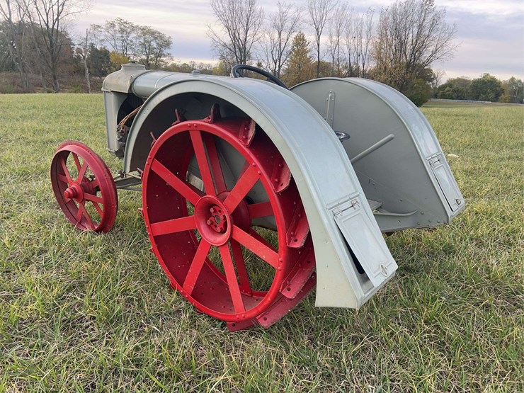 brand-new-never-used-1925-fordson-tractor-image-3