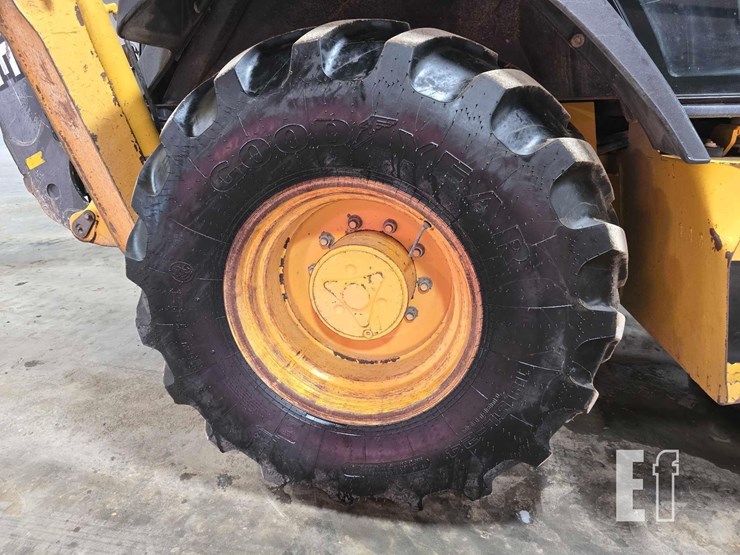 2011-deere-310sj-image-31