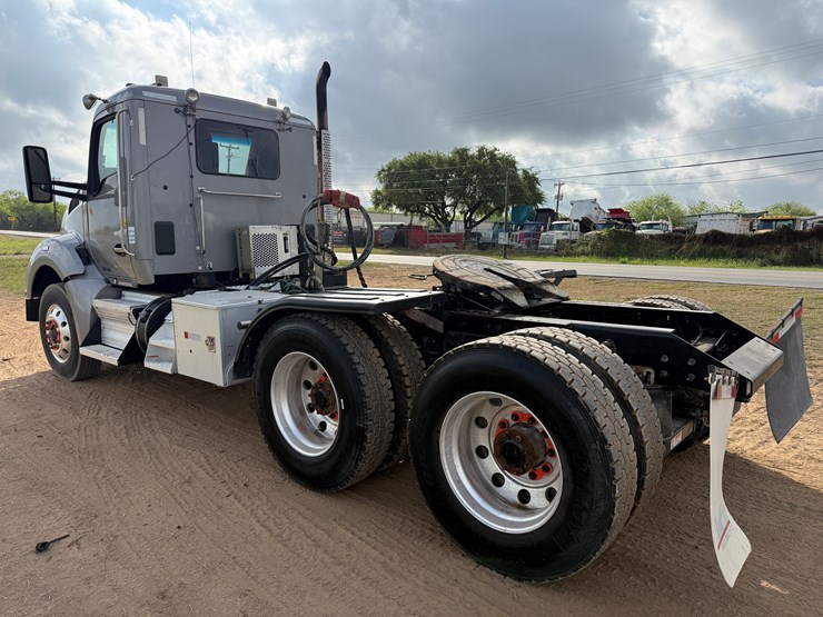 2020-kenworth-t880-image-7