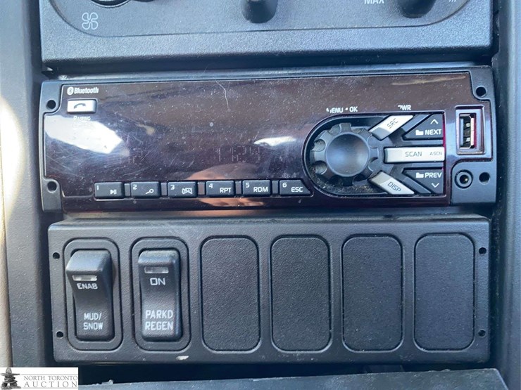 2017-international-durastar-4300-image-13