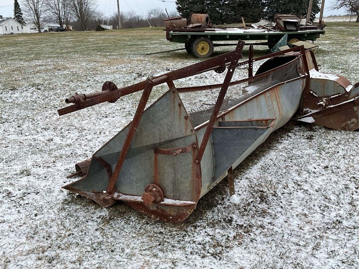 fordson-with-mounted-gleaner-combine-image-52