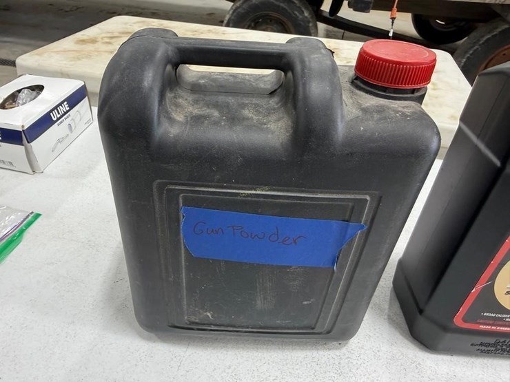 full-jug-of-loose-powder-&-reloader-15-powder-image-3