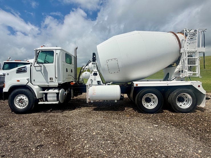 2022-western-star-4700-image-8