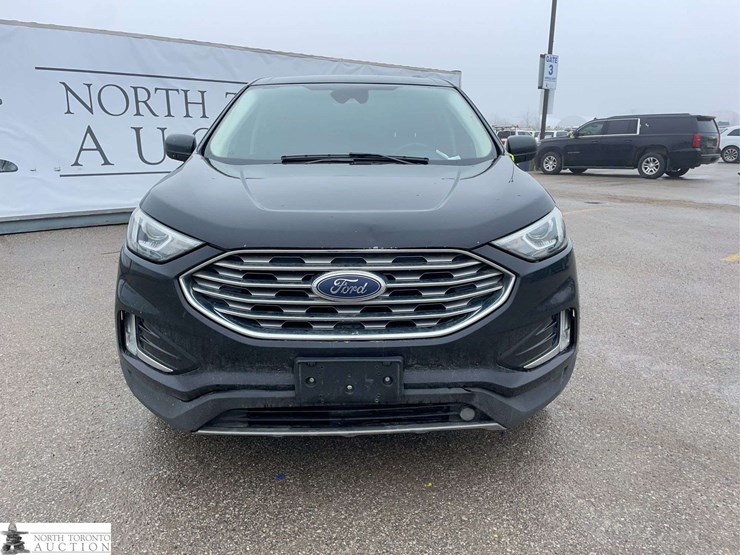 2021-ford-edge-image-2