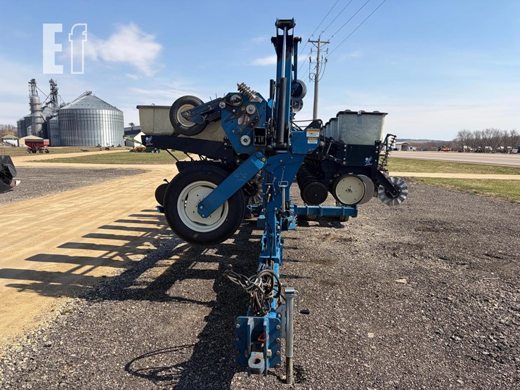 1999-kinze-2600-image-8