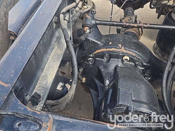 2012-freightliner-cascadia-125-image-36