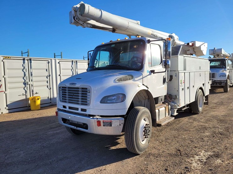 2014-freightliner-m2-106-image-1